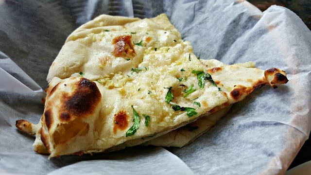 Plain/Garlic Naan.